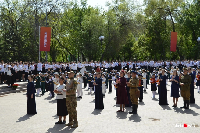 Участники акции с другого ракурса | Источник: Анастасия Баринова / 56.RU
