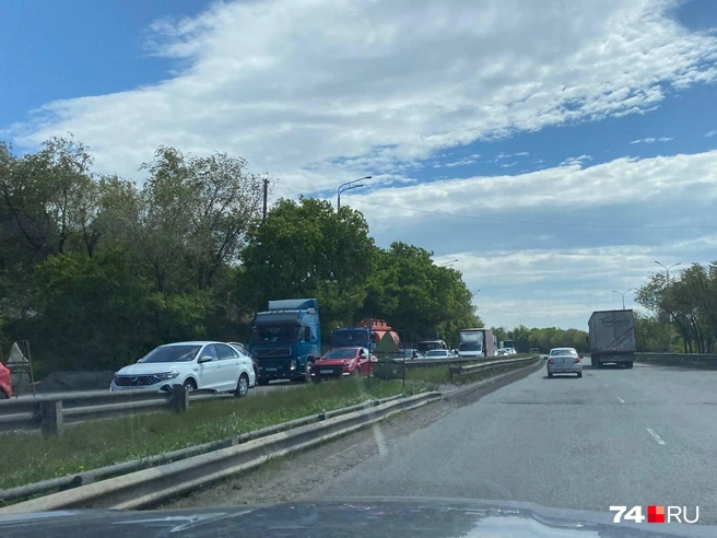 Пробки на Меридиане возможны до конца августа | Источник: читатель 74.RU