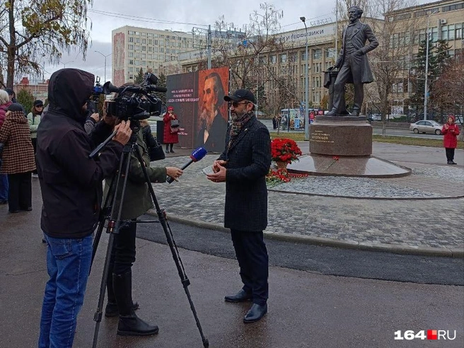 Автор скульптуры Андрей Щербаков | Источник: Семен Коротов-Майбах / 164.RU