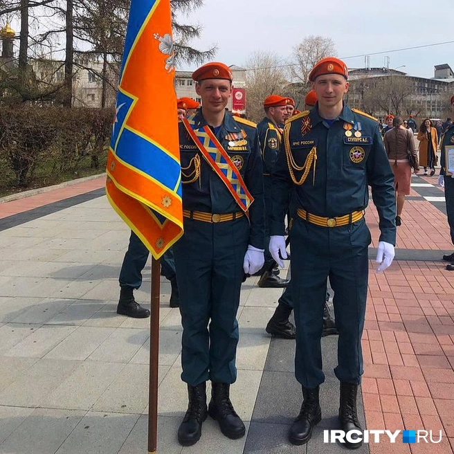 Артур определяет, из-за чего случился пожар  | Источник: Артур Ступурс