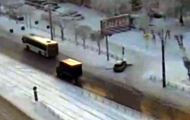 Пользователи соцсетей решили, что водитель легковушки попытался подрезать автобус | ngs24.ru