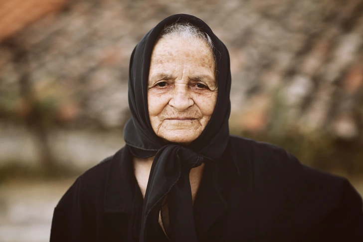 Умершая бабушка: видеть во сне | woman.ru