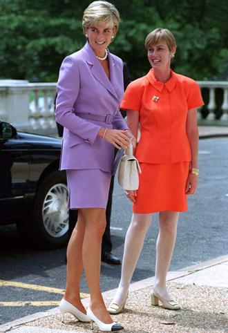 Этот модный цвет молодит абсолютно всех женщин: посмотрите, как его носят королевские особы