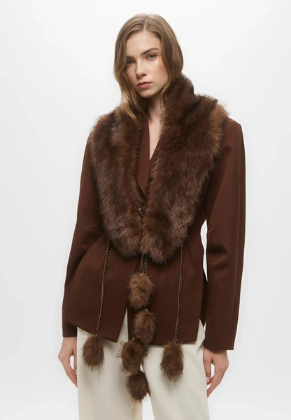 Меховые горжетки: как стилизовать самый модный аксессуар сезона