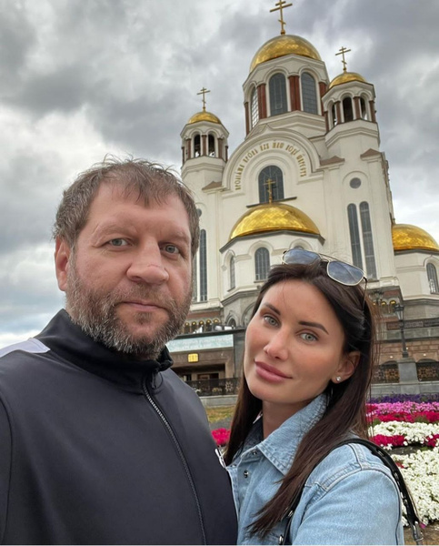 Александр Емельяненко женился на бывшей супруге