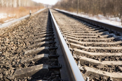 Автомобиль столкнулся с грузовым поездом в Воронежской области