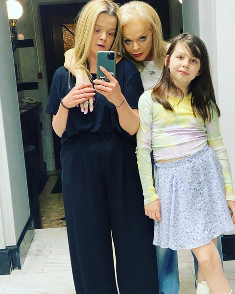 Долина жила в квартире с дочерью и внучкой