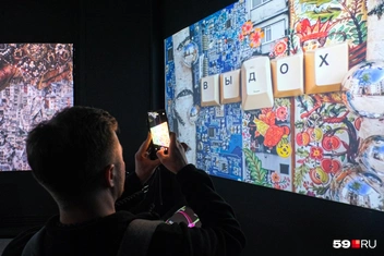 На выставке много концептуальных работ | Источник: Тимофей Калмаков / 59.RU
