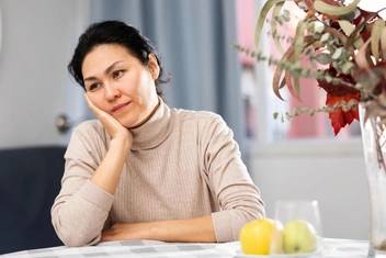 «Муж может на улице при всех заорать, что я тупая. Не хочу прожить остаток лет несчастной»