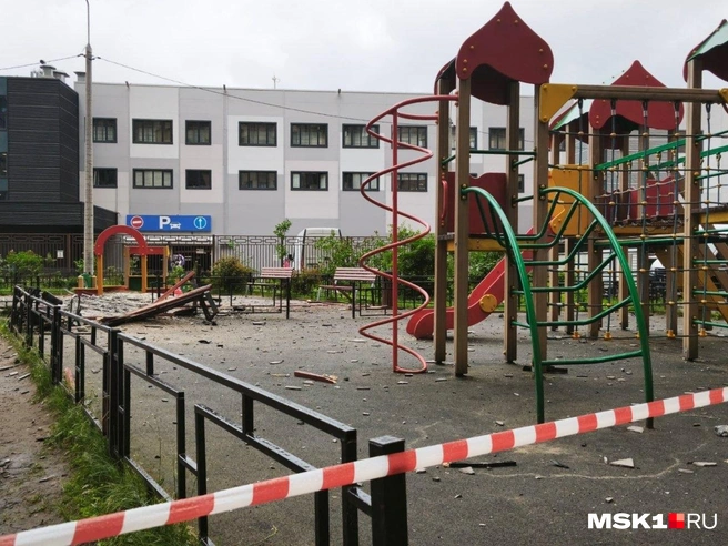 Дрон попал и в жилой дом в Жуковском | Источник: Михаил Мечев / MSK1.RU