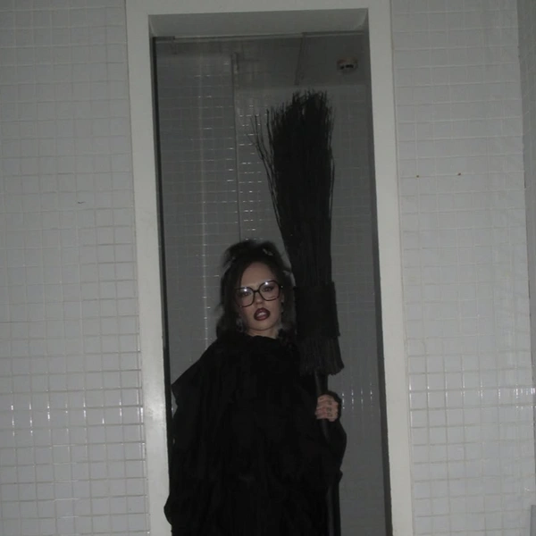 инстасамка, инстасамка песни, инстасамка 2025, инстасамка фото, сколько лет инстасамке, про инстасамку, instasamka, стиль инстасамки | Источник: Социальные сети