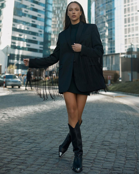 Мода на мир Дикого Запада: Катя Сафарова доказывает, что бахрома и казаки — снова тренд