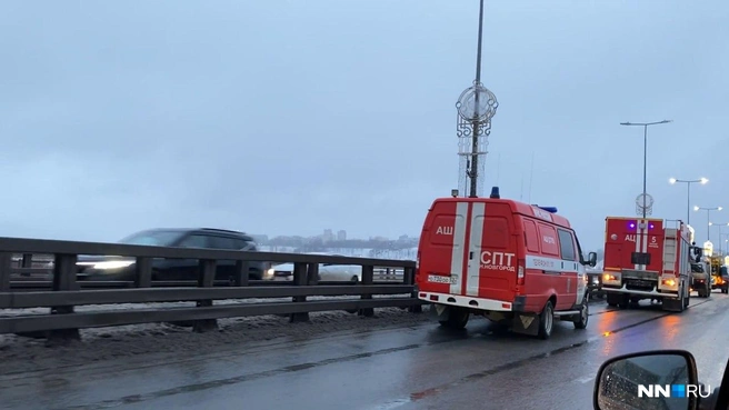 Первые сообщения о возгорании на метромосту появились около 15:00 | Источник: читатель NN.RU