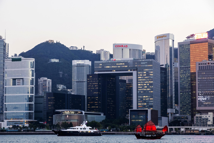 Почему в Гонконге небоскребы с «дырками» — ответ вас удивит!