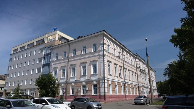 Каждый год порядка 22-24 тысяч детей проходят через стационарные подразделения больницы, еще около 80 тысяч — через амбулаторную службу | Источник: IRCITY.RU