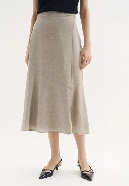 Миучча Прада и ее главный модный секрет — идеальная миди-юбка Миучча Прада и ее главный модный секрет — идеальная миди-юбка