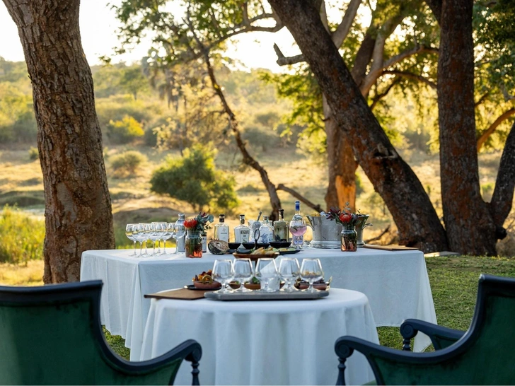 Дегустационный стол на территории Anantara Stanley & Livingstone Victoria Falls