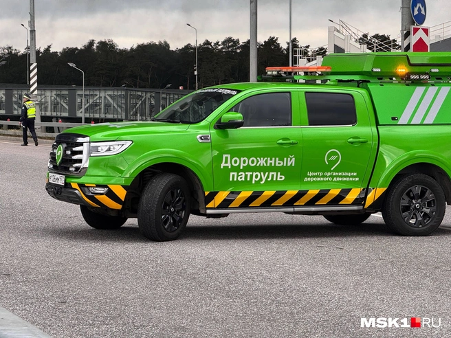 Дорогу перекрывает автомобиль ЦОДД | Источник: MSK1.RU