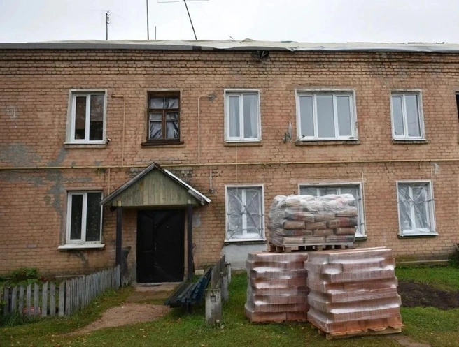 Для восстановления зданий в село привезли стройматериалы | Источник: Михаил Евраев / Max