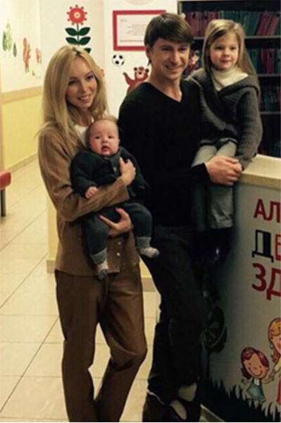 Алексей Ягудин и Татьяна Тотьмянина впервые показали младшую дочку Мишель