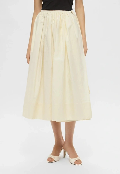 Миучча Прада и ее главный модный секрет — идеальная миди-юбка Миучча Прада и ее главный модный секрет — идеальная миди-юбка