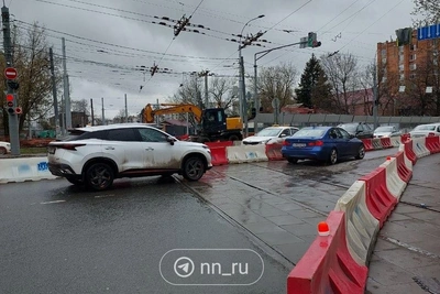 Ограничения на перекрёстке Ванеева и Сусловой