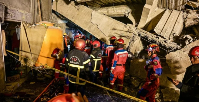 Детей не сразу смогли вытащить  | Источник: AP Photo 