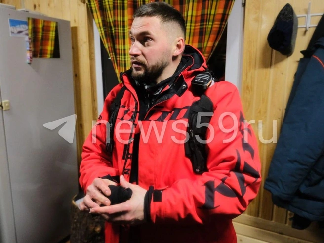 Турист Антон Юрков вернулся в лагерь намного раньше, он подключился к поискам товарищей | Источник: Тимофей Калмаков / 59.RU