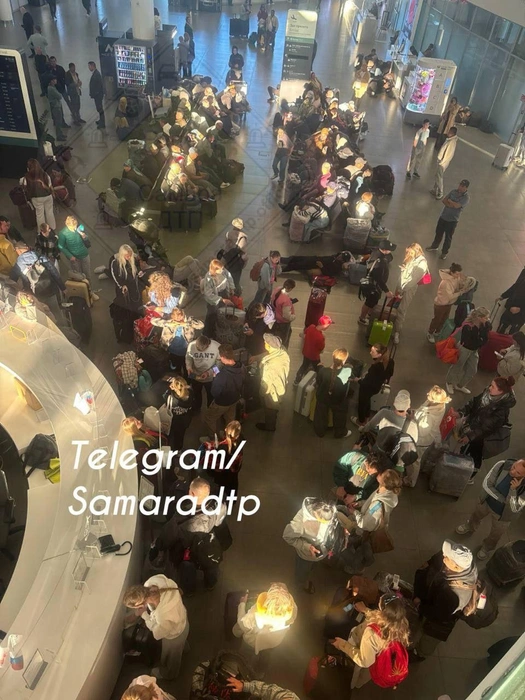 Некоторые пассажиры не могут улететь ещё со вторника | Источник: «Самара ДТП | samara.dtp.official» / T.me