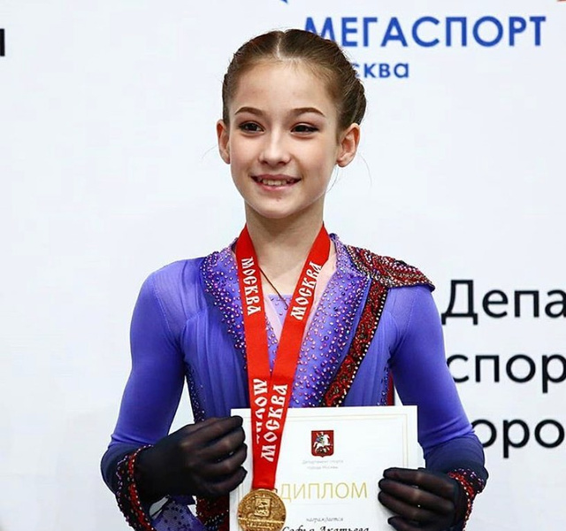 13-летняя фигуристка первой в России исполнила два четверных прыжка и тройной аксель в одной программе
