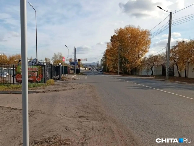 Дорога напротив торгового центра | Источник: местные жители