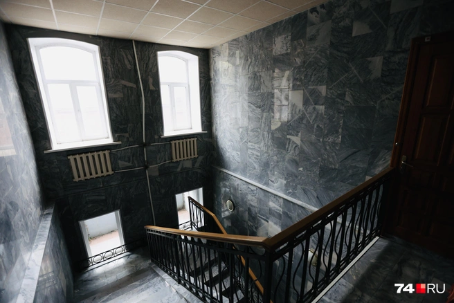 Цокольный этаж и холл отделаны камнем | Источник: Наталья Лапцевич