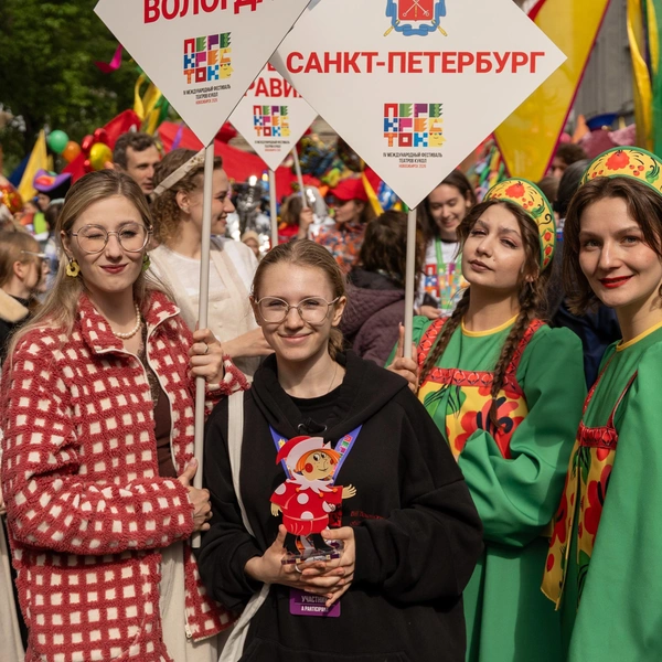 Программа фестиваля в этом году выглядит как настоящее театральное путешествие по миру | Источник: Семен Довгаль