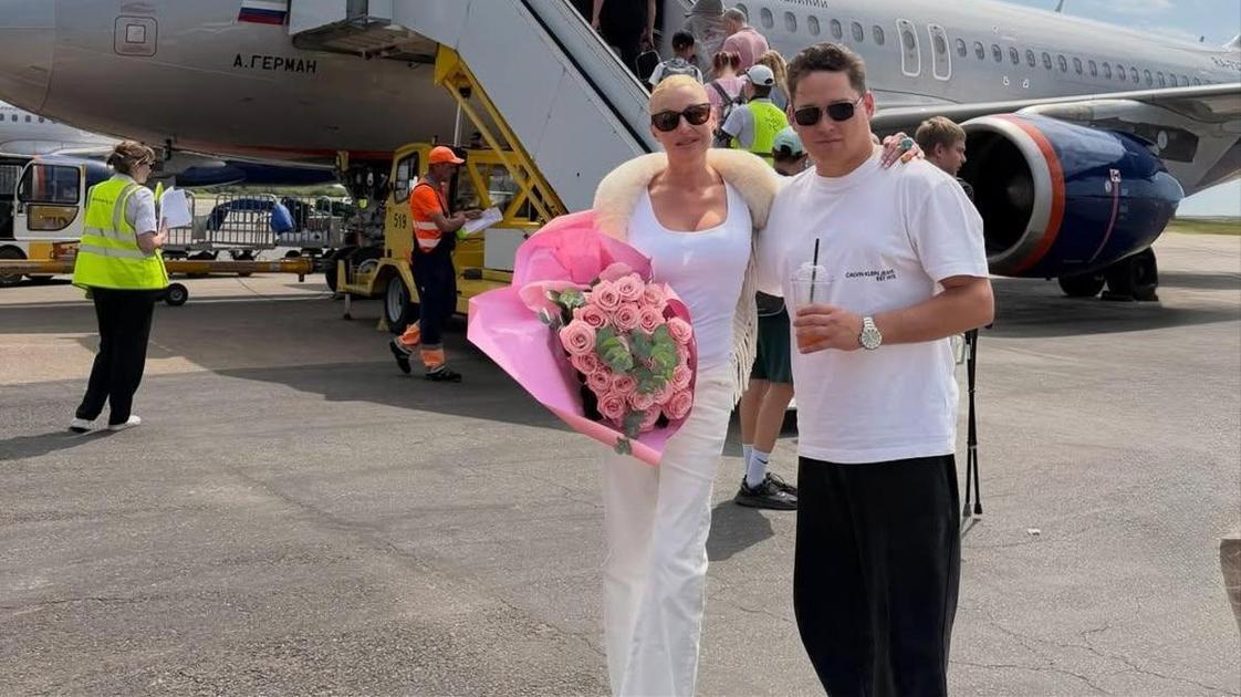 Волочкова рассказала, почему улетела на Мальдивы со своим директором