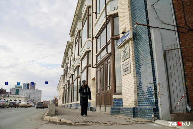 Уже не все припомнят, когда эти двери были открыты | Источник: Михаил Шилкин