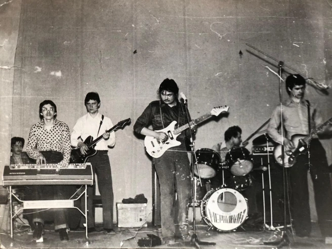 1979 год, ВИА «Меридиан», Машфак Читинского политехнического института. На гитаре играет Сергей Жеребцов | Источник: Сергей Жеребцов