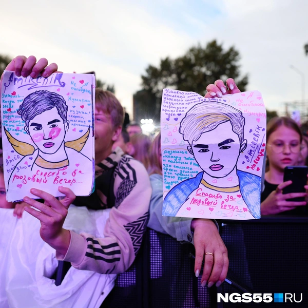 Люди приходили с плакатами  | Источник: Евгений Софийчук / NGS55.RU