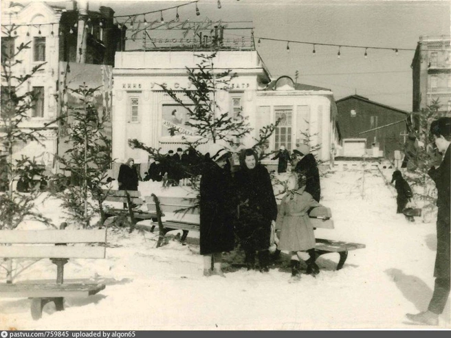 Площадь у кинотеатра Уссури 1961 год | Источник: Галина Григина / pastvu.com