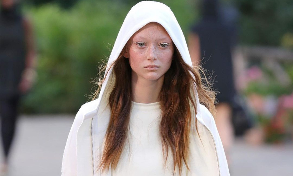 Стрелки из страз — самый сияющий бьюти-тренд этой осени | theGirl