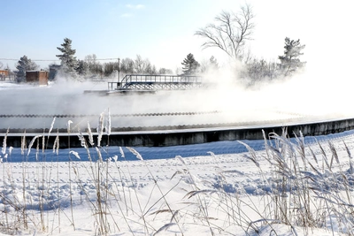 Нижегородцы третий день жалуются на канализационную вонь