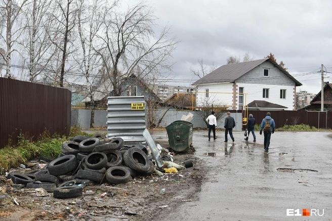 В Екатеринбурге покрышки принимают в пункте приема «Спецавтобазы» на Посадской, 3 | Источник: Дмитрий Емельянов / E1.RU