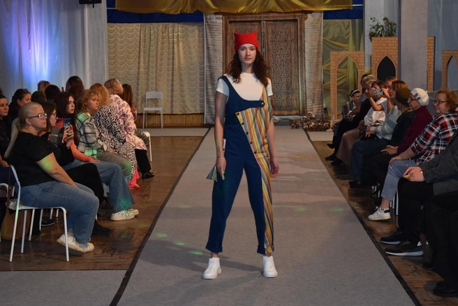 В демонстрации участвовали спортсменки женского ФК «Рязань-ВДВ», волонтеры, творческие коллективы КДЦ «Октябрь» и узбекской НКА «Алмаз» | Источник: Администрация Рязани