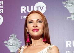 Жена Ильи Соболева устроит ему взбучку: Эвелина Бледанс накинулась на комика с поцелуями