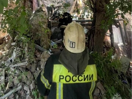 В Астрахани обрушился подъезд жилого дома: под завалами ищут людей