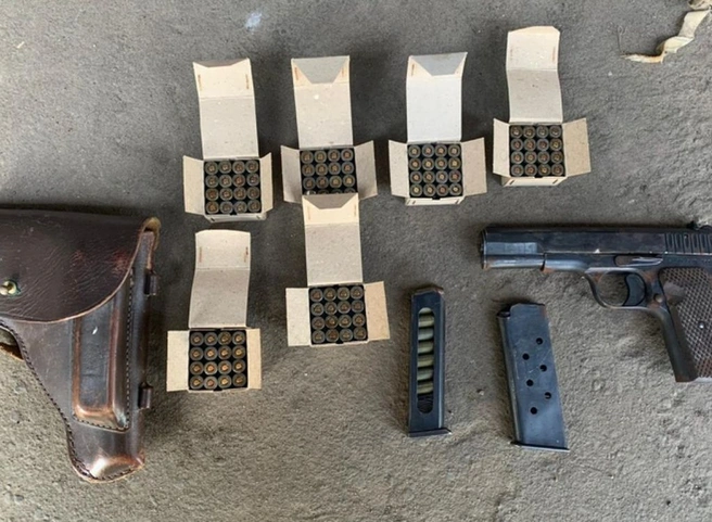 Полицейские изъяли у двоих жителей Ряжска боевой пистолет, ружье и патроны | ya62.ru