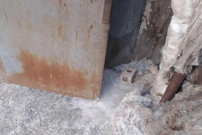 Frozen pipes seal off Chita apartment entrance