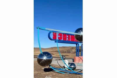 В Краснокаменске ветер разрушил стелу с атомом