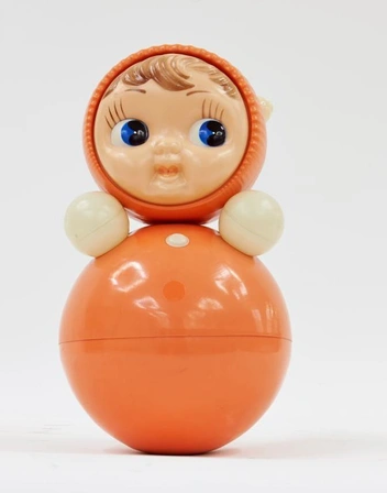 Неваляшка имеет японские корни  | Источник: ЦГК, организаторы выставки «Век пластика»