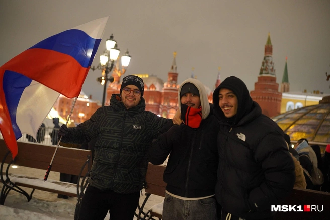 Кто-то и принес с собой флаг России | Источник: Артем Рамазани-Зубов / MSK1.RU