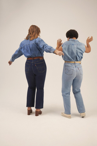 Фото №2 - Лучшие модели: Levi's выпустили коллекцию джинсовой одежды для девушек plus size